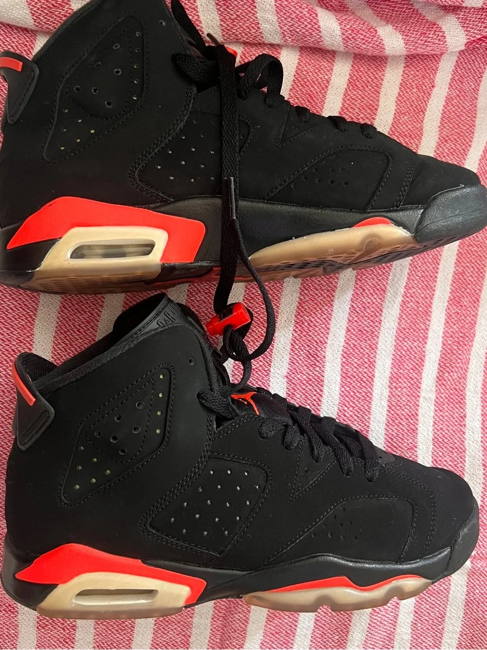 Jordan Air Retro 6 Sneakers - Black/Red